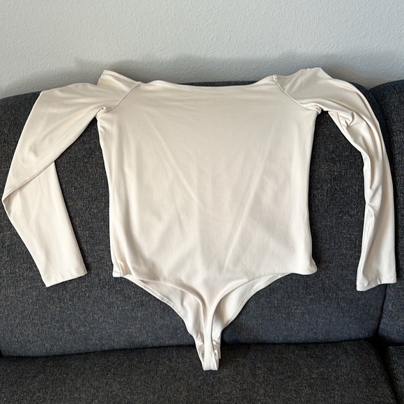 Nuuds off the shoulder bodysuit - Picture 3 of 3